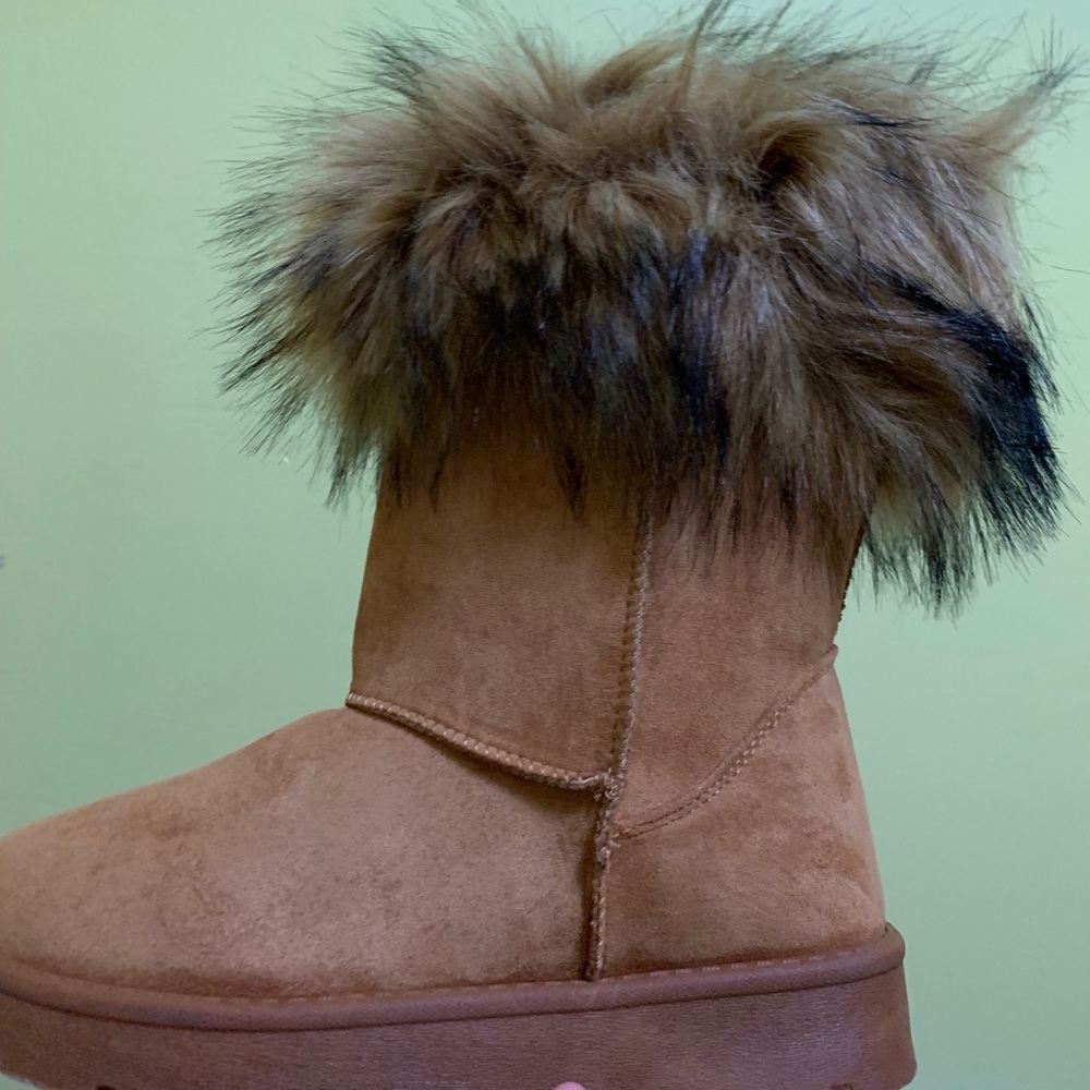 SIZE 8 Bamboo faux fur boots